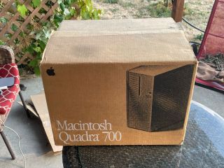 Apple Macintosh Quadra 700 8megs Ram 240meg Hd Perfect