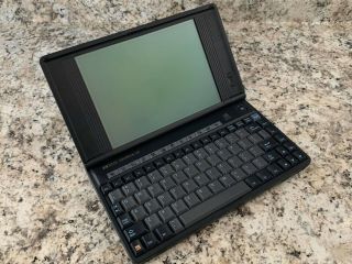 Hewlett - Packard HP Omnibook 300 Laptop with 4MB RAM - Incredible 5