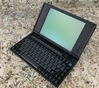 Hewlett - Packard HP Omnibook 300 Laptop with 4MB RAM - Incredible 6
