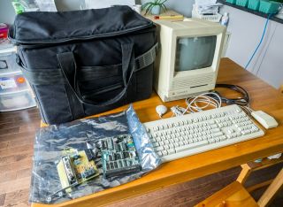 Apple Macintosh Se/30 Model M5119 W/keyboard/mouse/carrying Case -