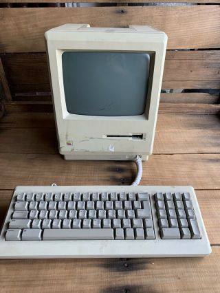 Signed Case Apple Macintosh 512k M0001w Computer - With M0110a