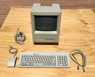 Vintage (1986) Apple Macintosh Se Model: M5011 1 Mbyte Ram 800k Drive