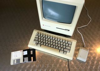 Apple Macintosh Plus M0001a W/ Keyboard Mouse And Software