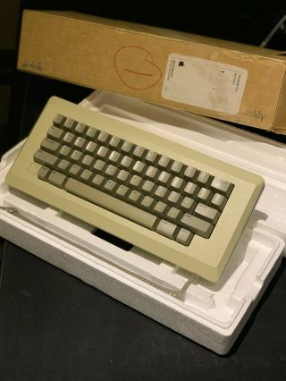 Apple Macintosh M0110 Keyboard For Mac128k/512k/plus M0001 Made In 1984 Con