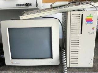 Apple Macintosh Quadra 700 Model M5920,  Computer With Monitor,  Keyboard & Mouse