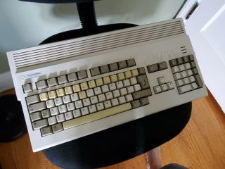 Commodore Amiga 1200 With Disks,  Mouse,  And Scsi Adapter