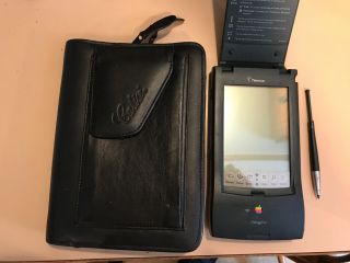 Apple Newton Messagepad 110 Model H0059 With Stylus And Leather Pouch